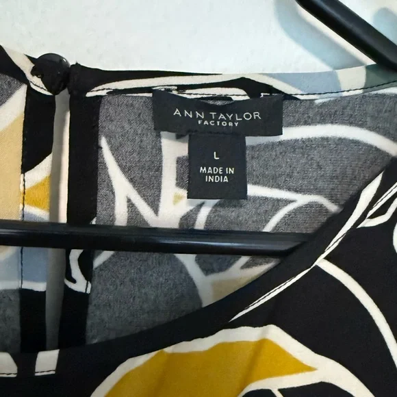 Ann Taylor White and Gray Boxy Blouse - Picture 2 of 5